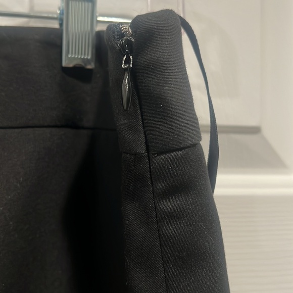 Black skirt - Picture 2 of 4